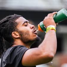 Ken🏈 (@KentravionL)