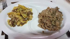 Il brasato è tipico del nord italia, in cui viene spesso accompagnato dalla polenta. Ravioli Al Brasato E Risotto Ai Funghi Porcini Picture Of Trattoria Il Ceppo Volpara Tripadvisor