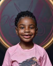 Just because we're married, doesn't mean I can't fire him as a client  😆🤪😜😝😏…. Fellas, y'all are welcome here too . Booking link in bio!  #marytopnotchbraids #marytopnotchdidit #menbraids #appointmentsavailable💋