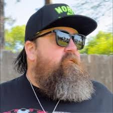 Mark Caples's Instagram, Twitter & Facebook