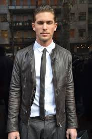 I Love This Concept White Shirt A Tie And A Leather Jacket Menswear Style Winter Outfits Men Leather Jacket Men Mens Fashion Coat