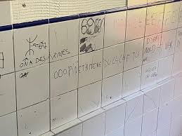 En train de niquer ta mère ! Odo Ca Va Te Sequestrer Au Tour Du Maire De Grigny D Etre Vise Par Des Tags Menacants