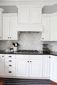 22 Example Of White Kitchen Cabinets Gray Walls Black Counters Back Splashes To Inspire You 111 Backsplash For White Cabinets Black Countertops Kitchen Design