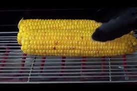 Wer mag gegrillte maiskolben ? Video Wie Lange Muss Mais Kochen So Gelingt Zuckermais