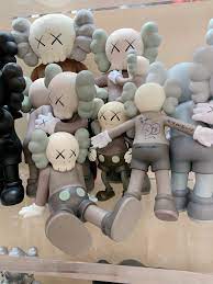 This is super embarrassing but am i the only one who is super creep out by kaws toys? Pin By Elizabeth On ë°©íƒ„ì†Œë…„ë‹¨ Hypebeast Room Kaws Wallpaper Kaws Toys