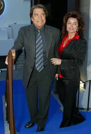 Ce n'est pas un secret, bernard tapie est malade. Bernard Tapie Fait Le Show Et Crie Au Complot Marie Claire