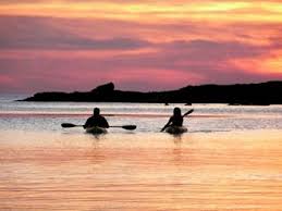 Autumn Ibiza Idea 7 Sports Kayak In These Months There Are Still Pretty Warm Temperatures Yet Far From The Extreme Heat Of Summer Paisajes Islas Playa