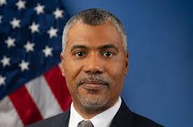 Ian Saunders's Instagram, Twitter & Facebook