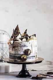 Black And Gold Marble Cake 39 Black And White Wedding Cakes Ideas Wedding Forward Modern Birthday Cakes Beautiful Birthday Cakes 40th Birthday Cakes