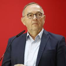 Armin laschet is a politician who brings with him all the prerequisites for holding the highest party and state offices, including at the national level. that's according to the website of the. Armin Laschet Lockert Corona Regeln Walter Borjans Kritisiert Schonwetterpolitik In Nrw Politik