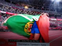 Pannelli solari fatti bruciando carbone; Cyujrxlrflx0 M