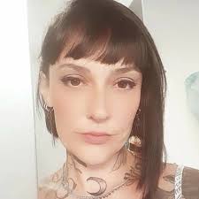 🏳️‍🌈 Algoritmo me conecte com mulheres lésbicas lindas, gatas, gostosas,  loucas, inteligentes, feministas, parceiras, que gostem de rock, que  preferem casinha a balada, que amem bichinhos, que não reclamem do meu  cigarro,