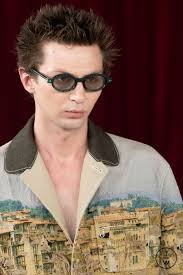 Fashion model Willow Barrett and their looks