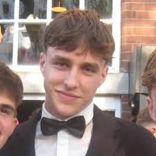 Having recently graduated with a 2:1 from the University of Leeds, I'm  pleased to share that today I started my new role at The Ivy Collection.  I'll be working within the IT