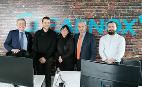 Ancien journaliste, membre du mouvement radical, il est maire de tours entre 2017 et 2020, après la démission de serge babary, élu sénateur. Clearnox Recoit Le Maire De Tours Dans Ses Locaux Du Site Mame