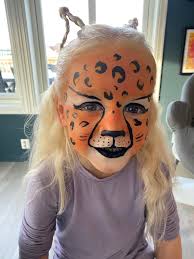 Watching mom paint Halloween picture🖤👻💀🎃