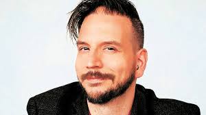 Le dieu caché: histoire d'horreur dans un village tranquille