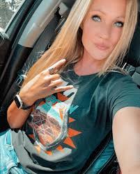 Jeska Smith's Instagram, Twitter & Facebook