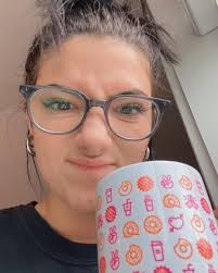 Charli D Amelio On Instagram A Girl And Her Coffee Cup A Love Story Em 2020 Fotos De Garotas Tumblr Fofa Fotografia Criativa