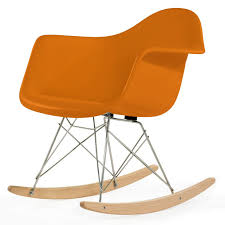 Eames rar schaukelstuhl verspielter komfort & design der eames rar schaukelstuhl ist das perfekte möbelstück für all diejenigen, die ihre räumlichkeiten durch verspielten komfort und modernes design bereichern möchten. Charles Eames Rar Plastic Rocking Chair Designer Stuhl Aus Italien