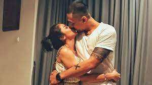 Kartika wijaksana, istri dari komedian uus. Istri Ultah Caption Uus Bikin Ngakak
