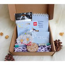 Alat tulis merujuk kepada semua perkakasan yang digunakan bagi menulis. Bingkisan Hampers Kado Ulang Tahun Alat Tulis Set Graduation Box Gift Box Stationery Box 01 Shopee Indonesia