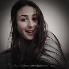 Lesa Richards's Instagram, Twitter & Facebook