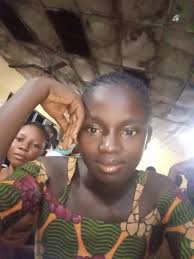 Hello everyone I recently took the 8 week bio b32 with Newton and it was  very difficult for me while taking other classes. has anyone taken this  course in Taft or with