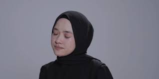 Gadis cantik itu dikabarkan tengah hamil imbas hubungan gelapnya dengan. Heboh Video Nissa Sabyan Elus Elus Perut Mbah Mijan Sebut Segera Punya Cucu Dream Co Id