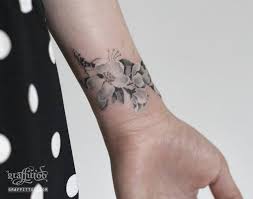 Https Www Facebook Com Lecataloguedestattoos Photos Np 1453386257917428 100000653594771 927523434022027 Type 3 Tatouage Poignet Tatouage Tatouage Cerisier