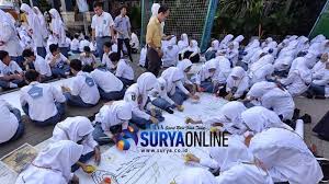 Sekolah yang beralamat di jalan pucang anom 91 surabaya tersebut membutuhkan segera dua guru. Bpopp Belum Cair Guru Belum Terima Gaji Dan Insentif Lebaran Spp Dikembalikan Ke Wali Murid Surya