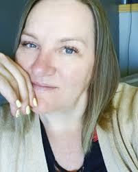 Cindy Petrie's Instagram, Twitter & Facebook