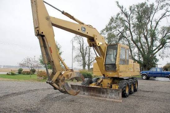 John Deere 690C Excavator