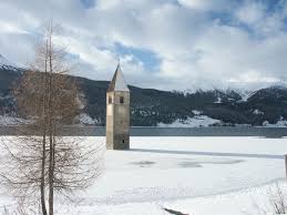The legend of bell tower holds many curiosities and things to discover. Val Venosta Il Campanile Sommerso Nel Lago Di Resia
