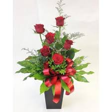 6 Red Roses In A Gift Box In 2020 Order Flowers Online Flowers Online Online Flower Shop