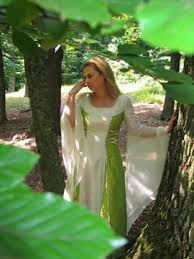 Das scheint auch die designerin monique lhuillier so zu sehen und stattete hochzeitskleider sissi brautkleider hamburg romantische brautmode … üppig besticktes hochzeitskleid. Shop Lange Romantische Brautkleider Und Hochzeitskleider In Grun Weiss Mit Armeln Grune Grunes Chiffon Kleider Mittelalterlich Heiraten Hochzeit Langes Festlich Sommerkleid