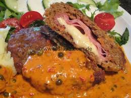 Gefullte Saftige Pljeskavica An Ajvar Pfeffersauce Rezept Pfeffersauce Rezepte Einfache Gerichte