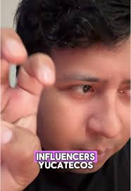 Influencer Yucateco Que Usa Casco Rojo