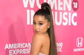 Provo il look di ariana grande + migliori acconciature 2021 | e' andata male #capelli #hairstyle. Ariana Grande Cambia Look E Dice Addio Alla Coda Di Cavallo Per L Estate Punta Sul Caschetto