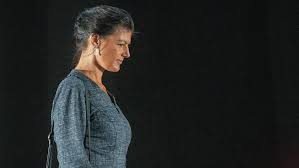 Die junge sahra besaß einen unstillbaren hunger nach anspruchsvoller literatur. Wagenknecht Hort Auf Die Ewige Aussenseiterin Geht N Tv De