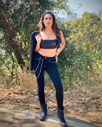 Hot girls sarees deep cleavage instagram photos. Naagin 5 Actress Surbhi Chandna Stuns Fans With Her Edgy Look Ditches Saree To Go Ultra Glam