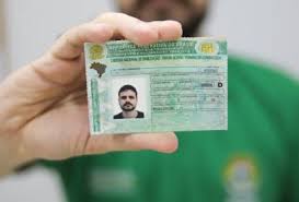Governo manda Detrans exigirem exame toxicológico para 1ª CNH de carro e moto