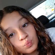 Lia Robles (@lia.robles70)