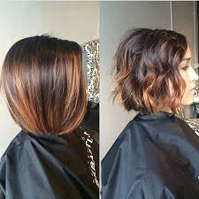 Brown Hair With Highlights Straight And Curly Carre Plongeant Cheveux Balayage Cheveux Courts Idee Couleur Cheveux