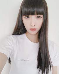 ｅｍｉ ｓｕｚｕｋｉさんはinstagramを利用しています 久しぶりに air kimura のところに行けて カラーして 毛先を6cmほどカット さっぱりスッキリ 最近またショートにしたい欲が だれか止めて tシャツは lautashi ぱっつん ロング 黒髪メイク ヘア