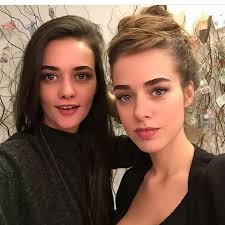 Hande soral kimdir yeni imajıyla binlerce beğeni aldı. Hande Bensu Soral Sisters Dizicentral Television Entertainment From Turkey