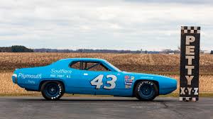 Now, one of the king's iconic race cars is up for auction, the very 1971 plymouth road runner that he took to the #1 spot at the nascar grand national championship. 1971 Plymouth Road Runner Richard Petty Nascar K85 Indy 2020