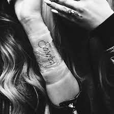 Έρωτας μετά, κρατάς μυστικό;, μην αρχίζεις τη μουρμούρα, το σόι σου, έλα στη θέση μου και όλες οι σειρές του άλφα, δωρέαν και αποκλειστικά, όλα τα επεισόδια της κάθε σειράς του alpha, θα τα δεις μόνο στο alpha web tv στο site του alpha. Stars Und Ihre Tattoos Paola Tragt Ein Liebestattoo Bilder Fur Die