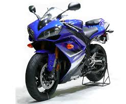 With a top speed of 111 mph you can enjoy the r3 on the city roads. Review Yamaha R1 Yamaha R1 0 60 Yamaha R1 For Sale Yamaha R1 Horsepower Yamaha R1 Price Yamaha R1 Specs Yamaha R1 Top Speed Motos Yamaha R1 Motocicletas Yamaha