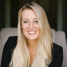 Amanda Channell's Instagram, Twitter & Facebook